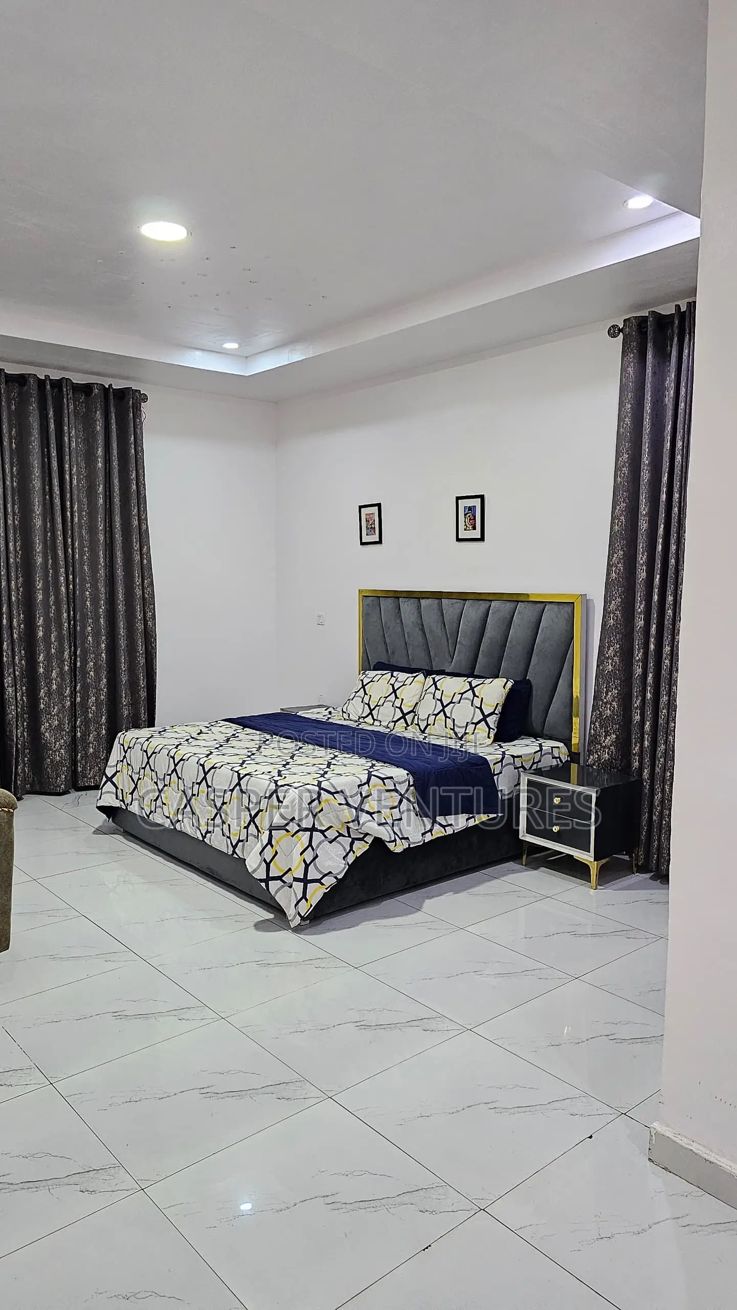 Luxurious and Sparkling Miniflat in Ikate