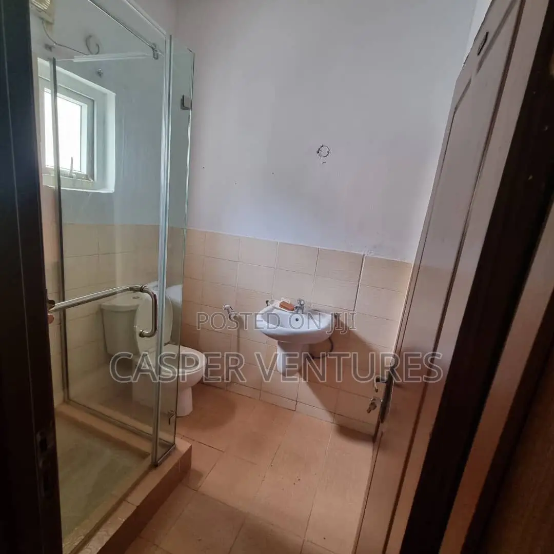 Simple and Classy Apartment in Ikate