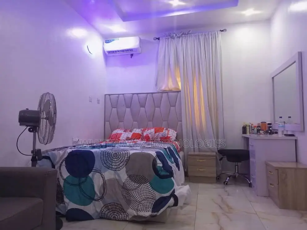 Whitewaalz Serviced Self Contain Apartment in Phase 2 / Jikwoyi