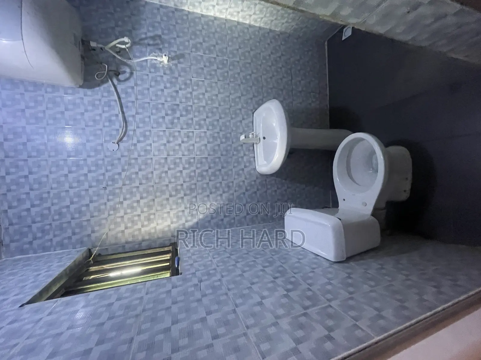 A/C Room, Kitchen, Chef Service and Solar Power in Ajah