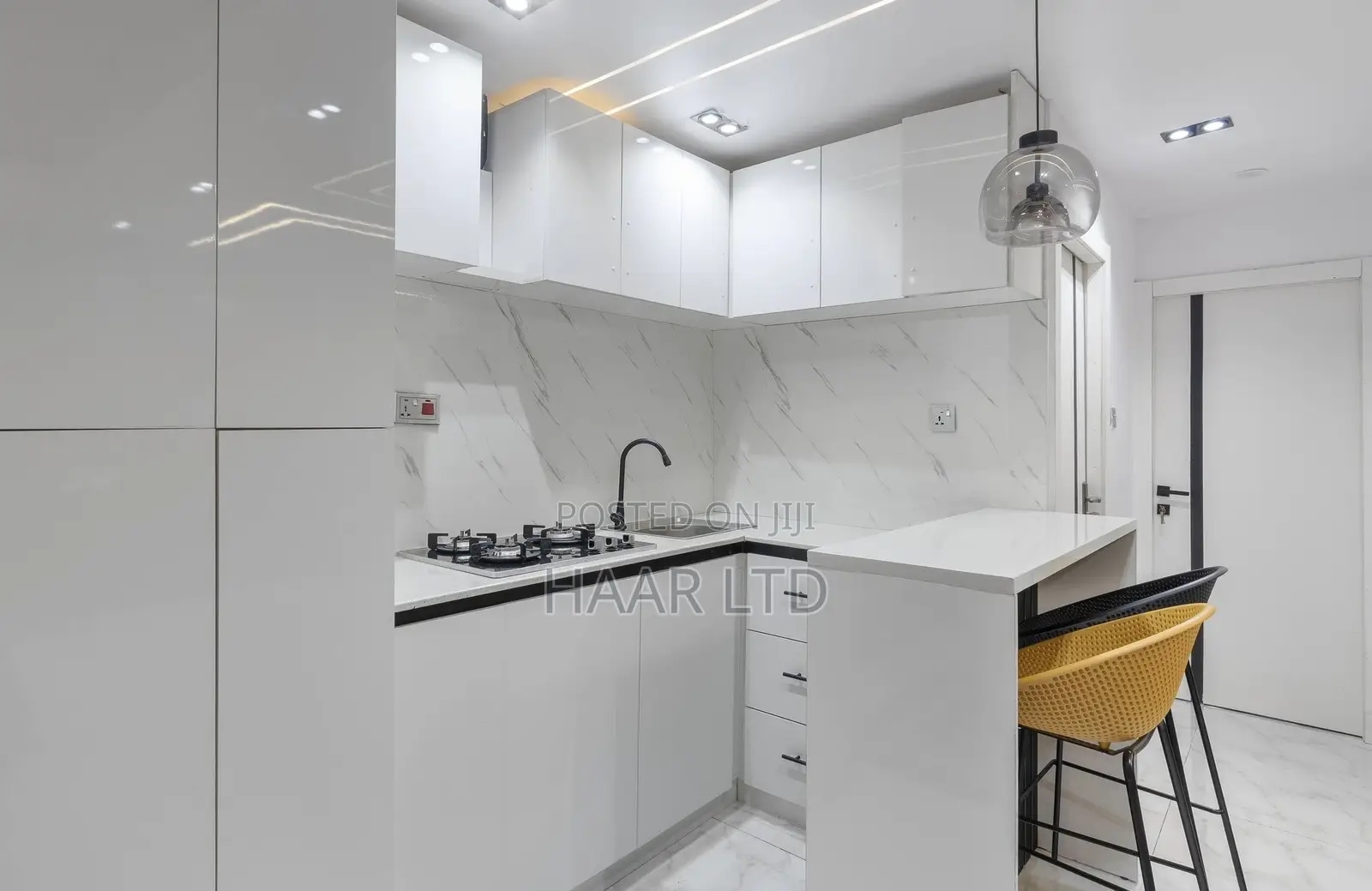 New Aesthetically One Bedroom Withceiling Mirror,Ps5,Snooker in Lekki Expressway
