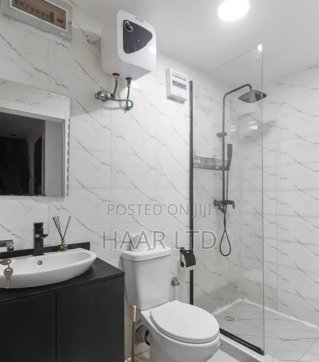 New Aesthetically One Bedroom Withceiling Mirror,Ps5,Snooker in Lekki Expressway