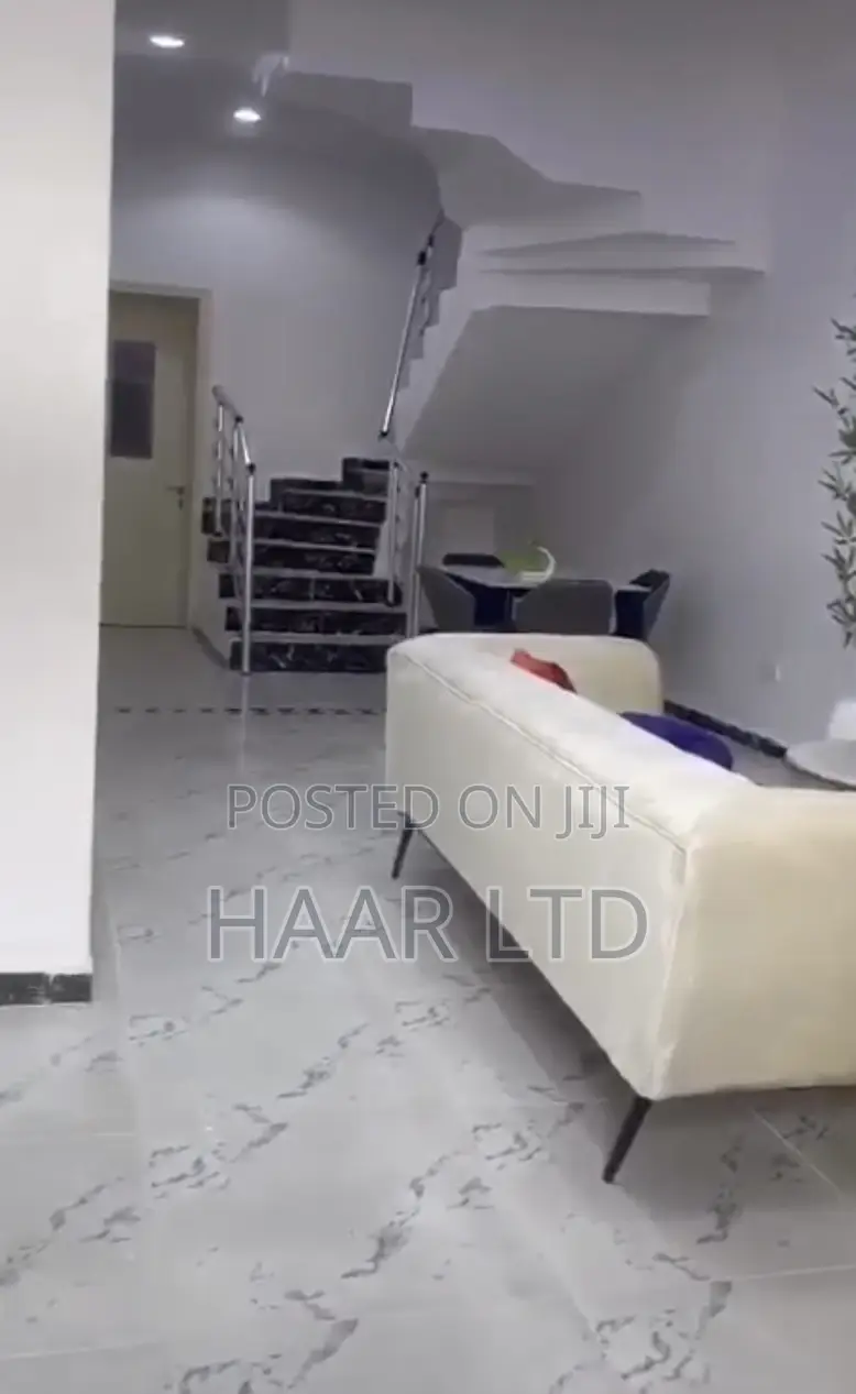Rent Per Week in This Luxurious Weekly Apartment in Osapa london