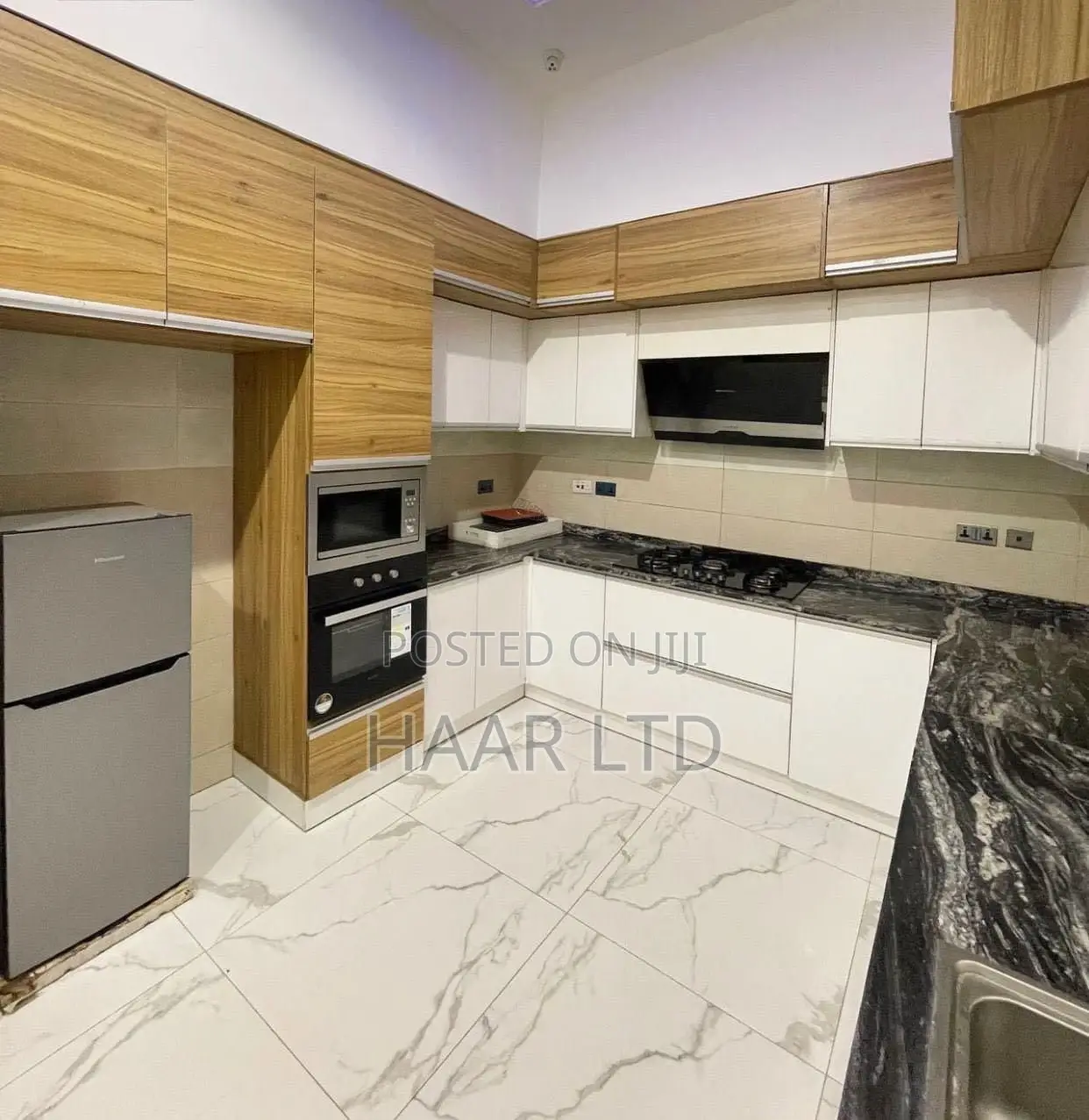 Luxurious 4 Bedroom Stand-Alone King-Sized Party Apartment in Ikate