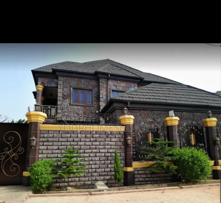3 Bedroom With Pool and Snooker in Egbeda