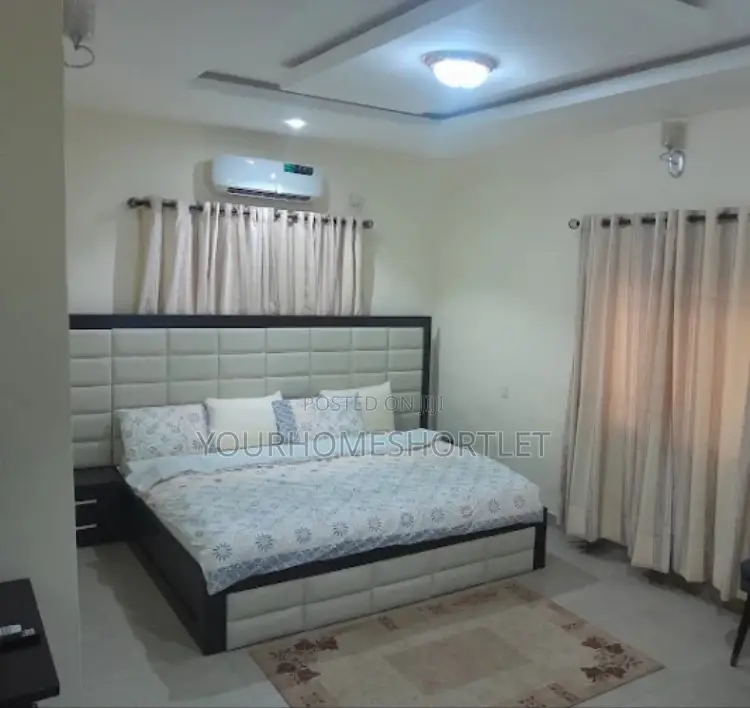 3 Bedroom With Pool and Snooker in Egbeda