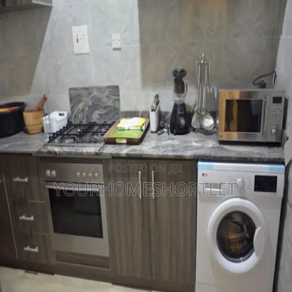 3 Bedroom With Pool and Snooker in Egbeda