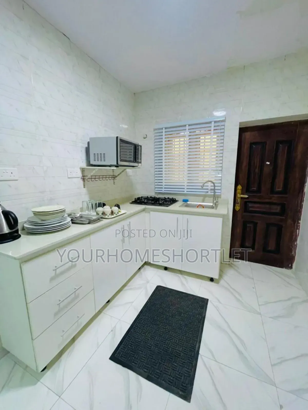 Tasteful 3 Bedroom Apartment in Randle Avenue