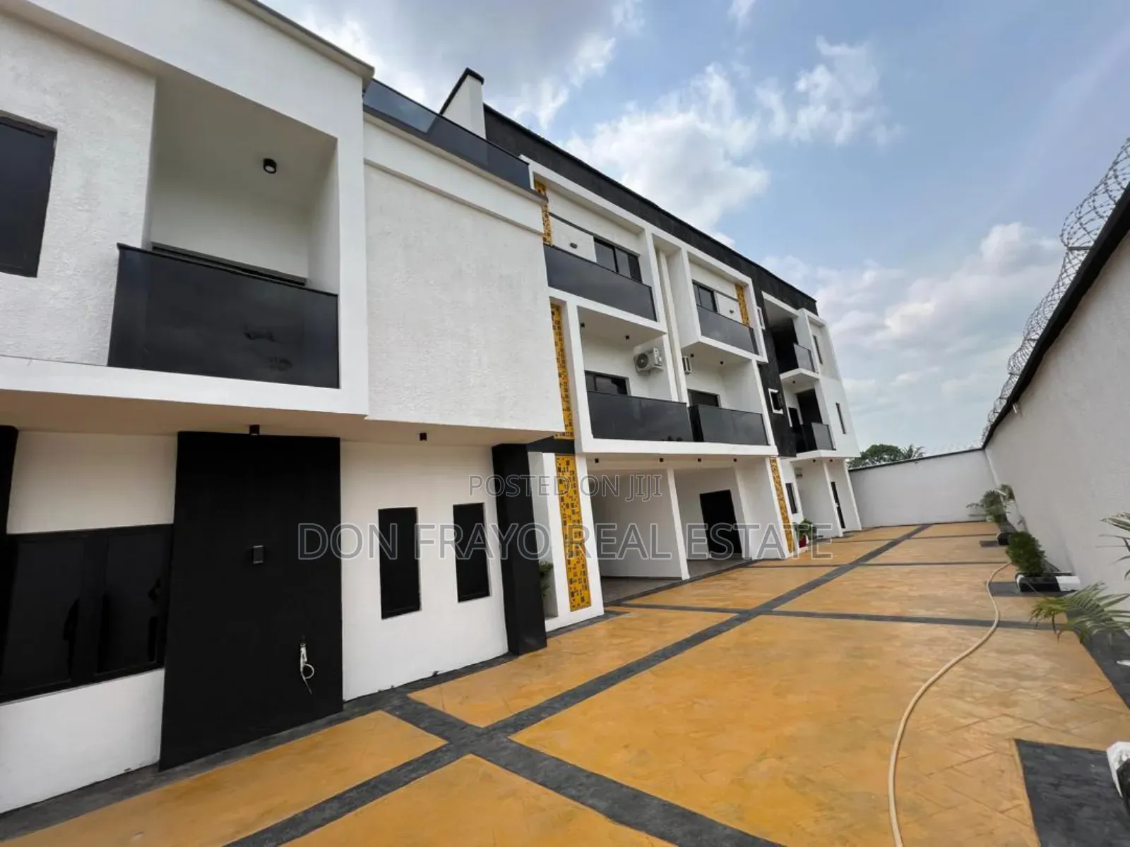 3 Beds Short Let Apt in Ikolaba Estate Near Bodija in Bodija
