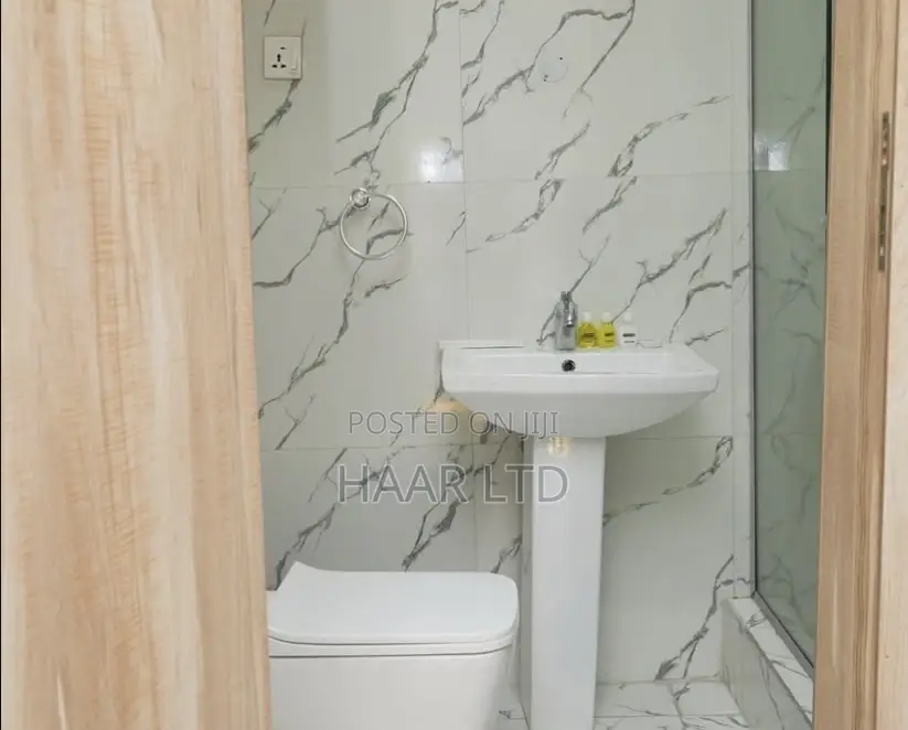 Weekly Luxury Room Per Week in Lekki Phase 2