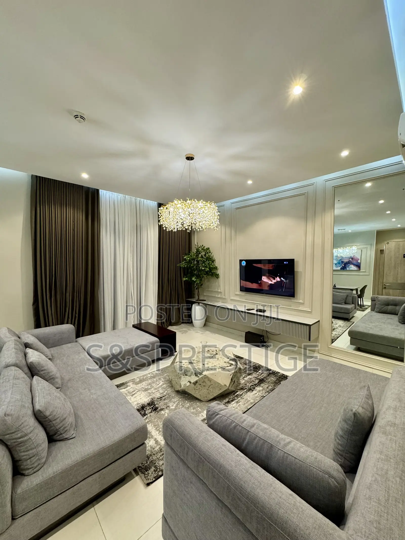 Luxurious One Bedroom Apartment With Roof Top Terrace in Lekki Phase 1