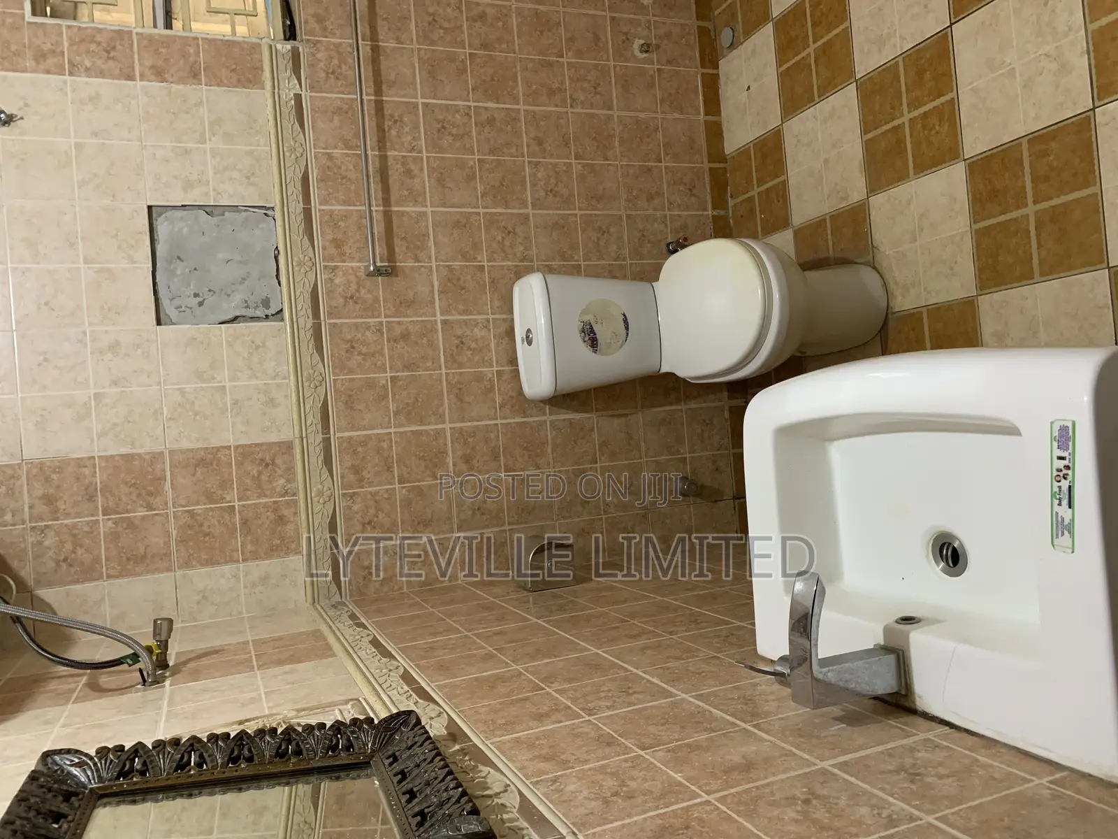 Cozy Room, Shared Duplex in Life Camp