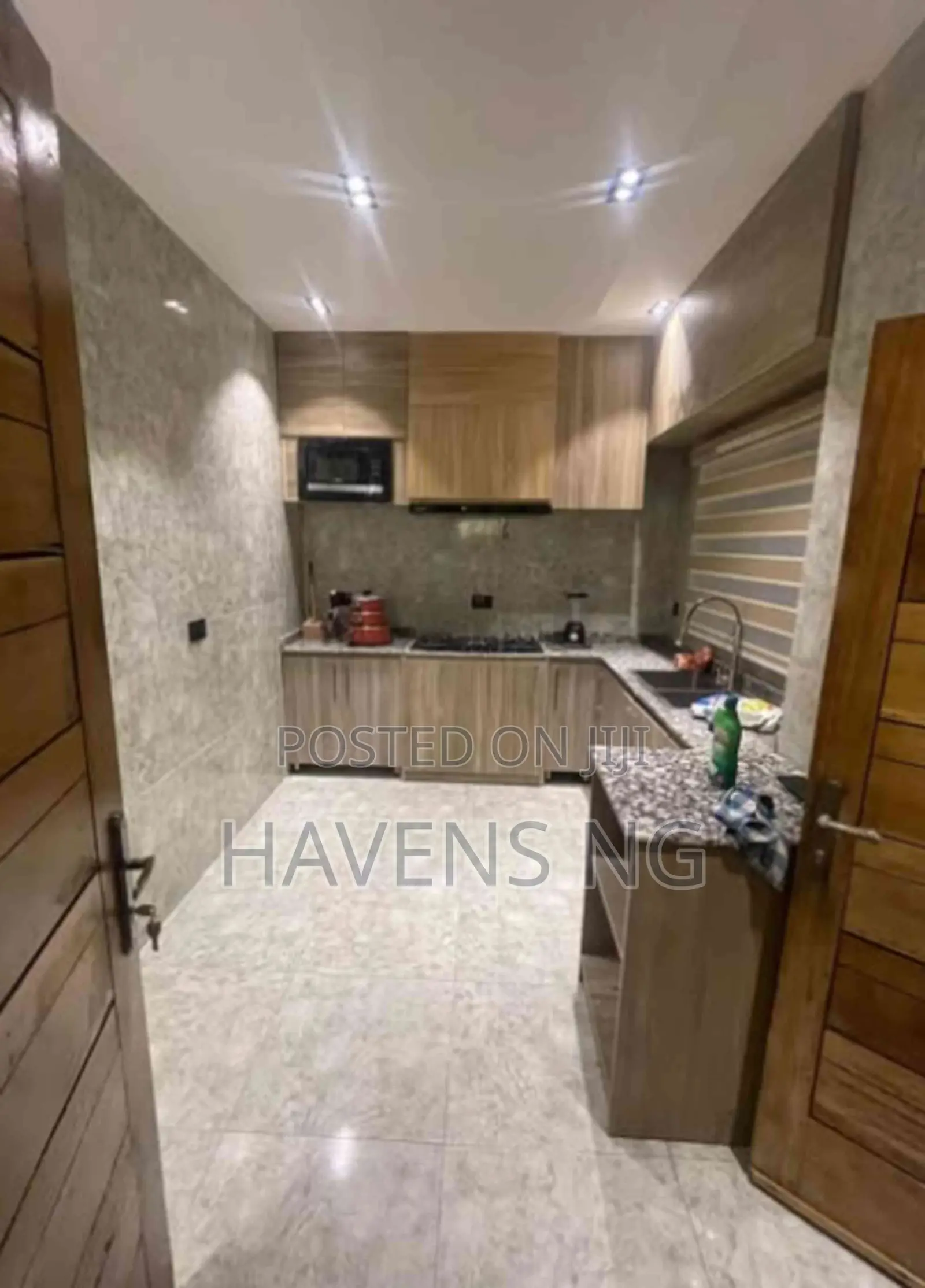 Luxury Cozy Living: Chic 3-Bedroom in Ikate
