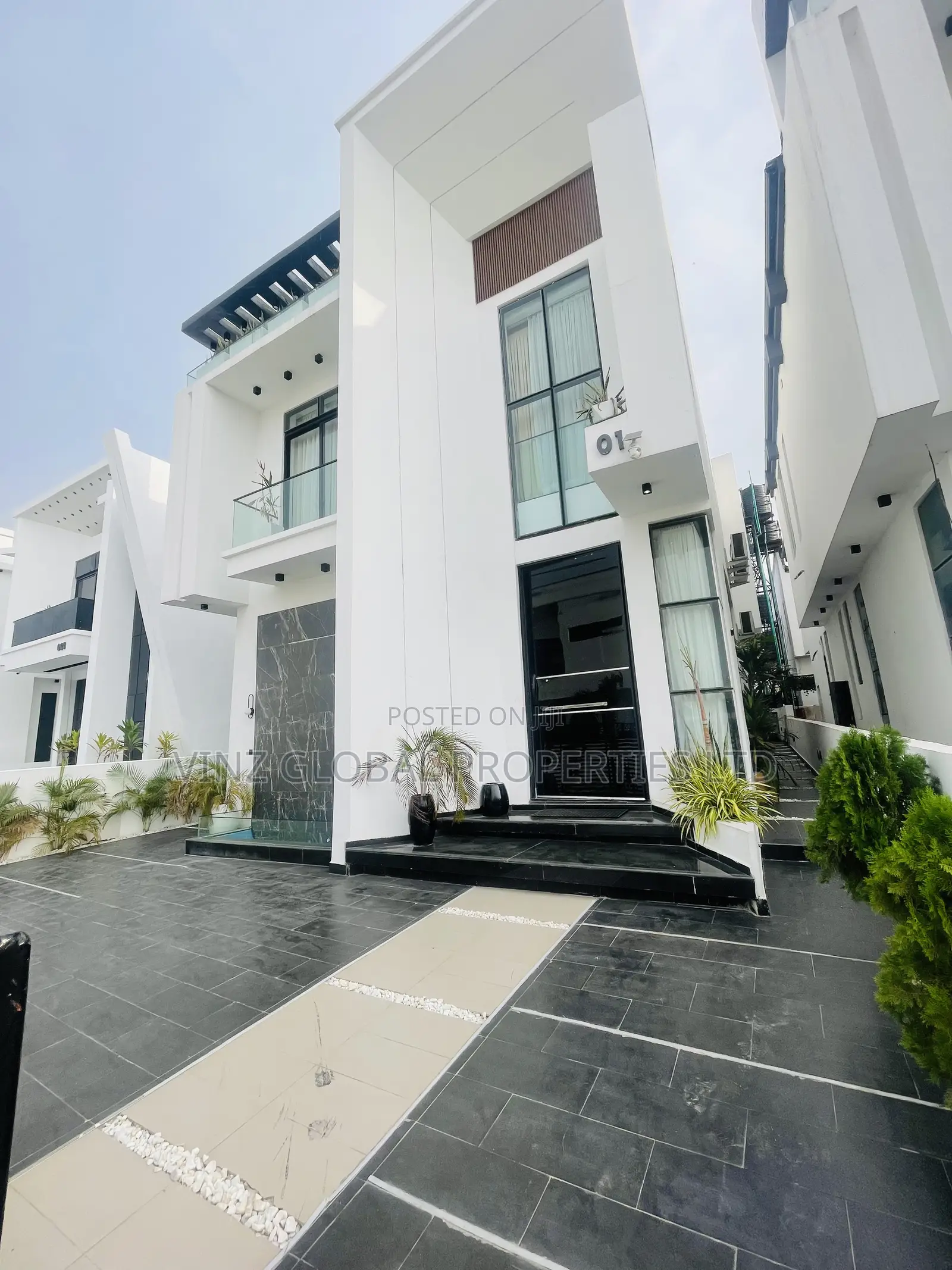 Maisonette 5 Bedroom Duplex With Ps5, Snooker,Tennis Pool in Lekki