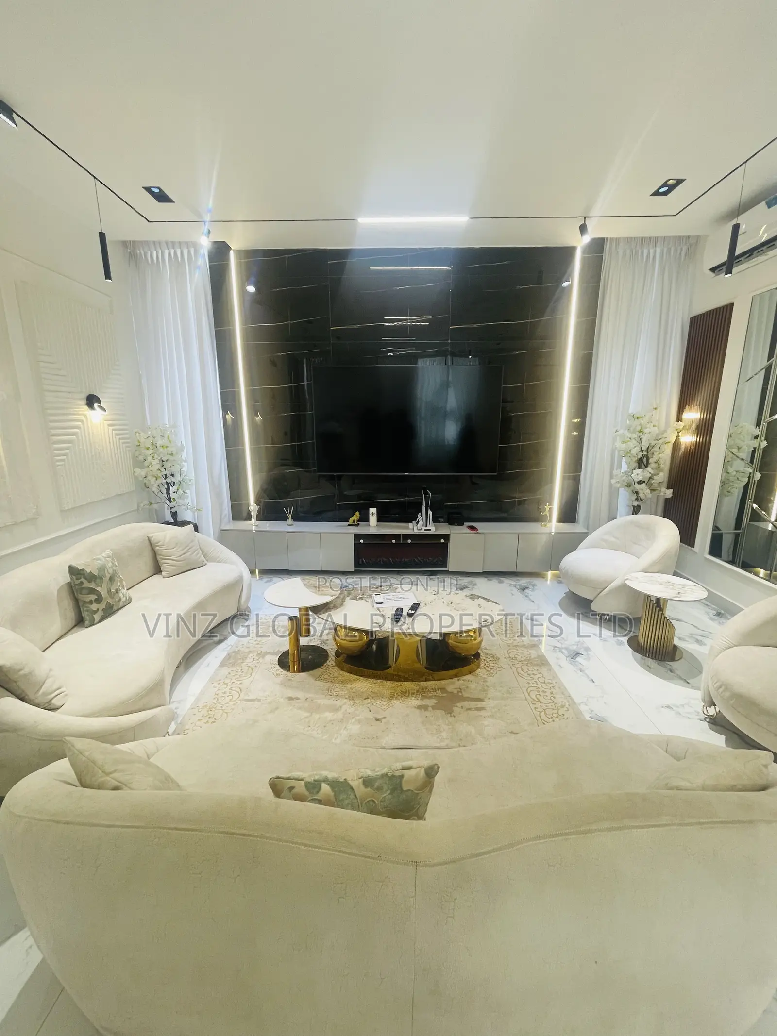Maisonette 5 Bedroom Duplex With Ps5, Snooker,Tennis Pool in Lekki