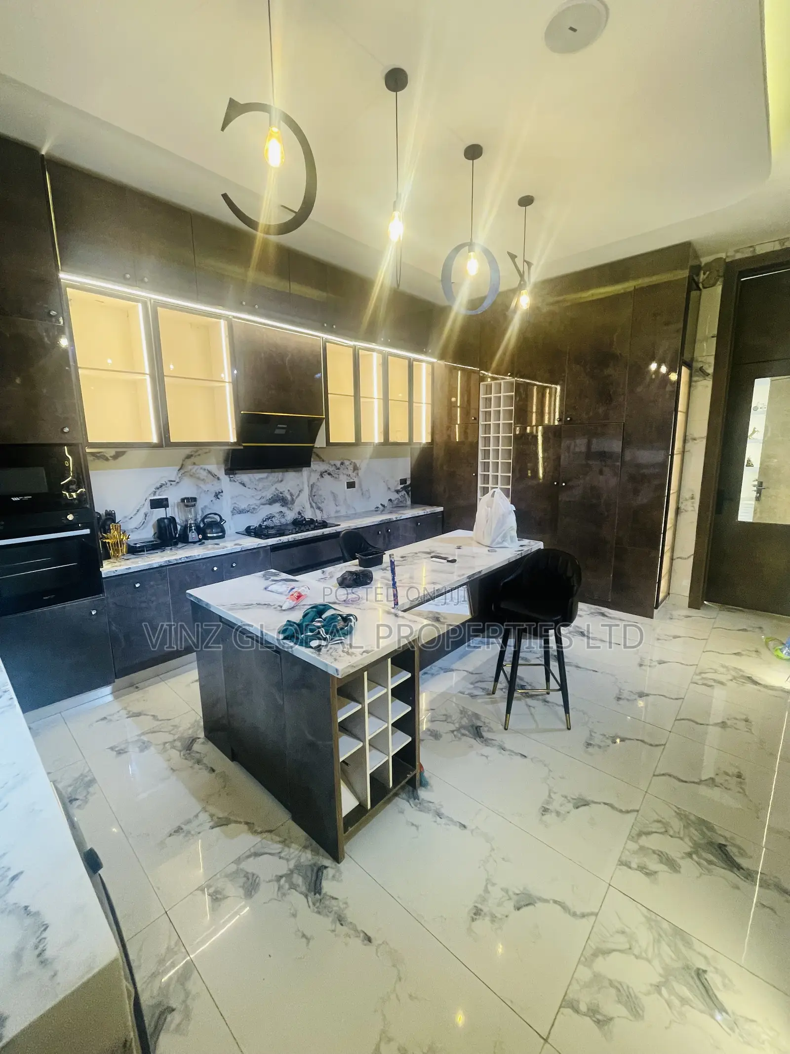 Maisonette 5 Bedroom Duplex With Ps5, Snooker,Tennis Pool in Lekki