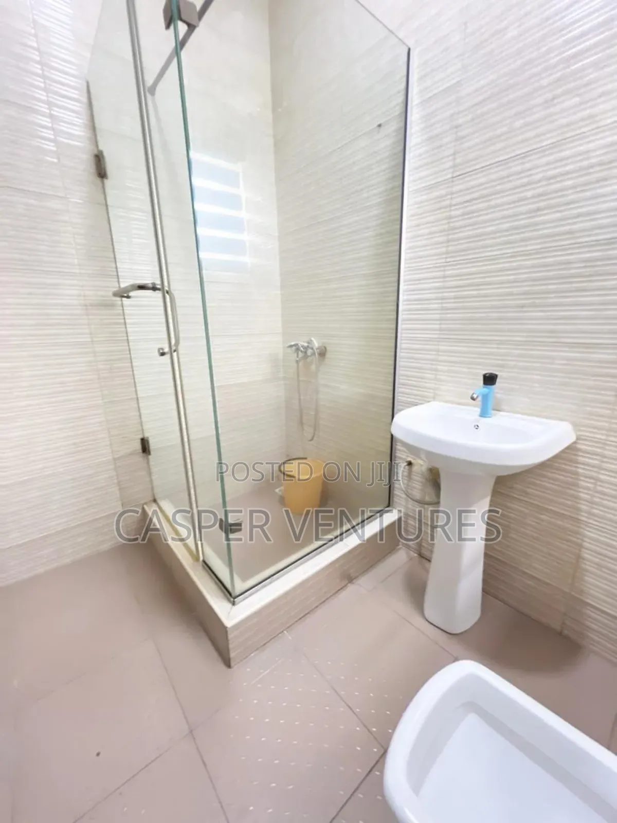 Spacious and Ecstatic Apartment in Agungi