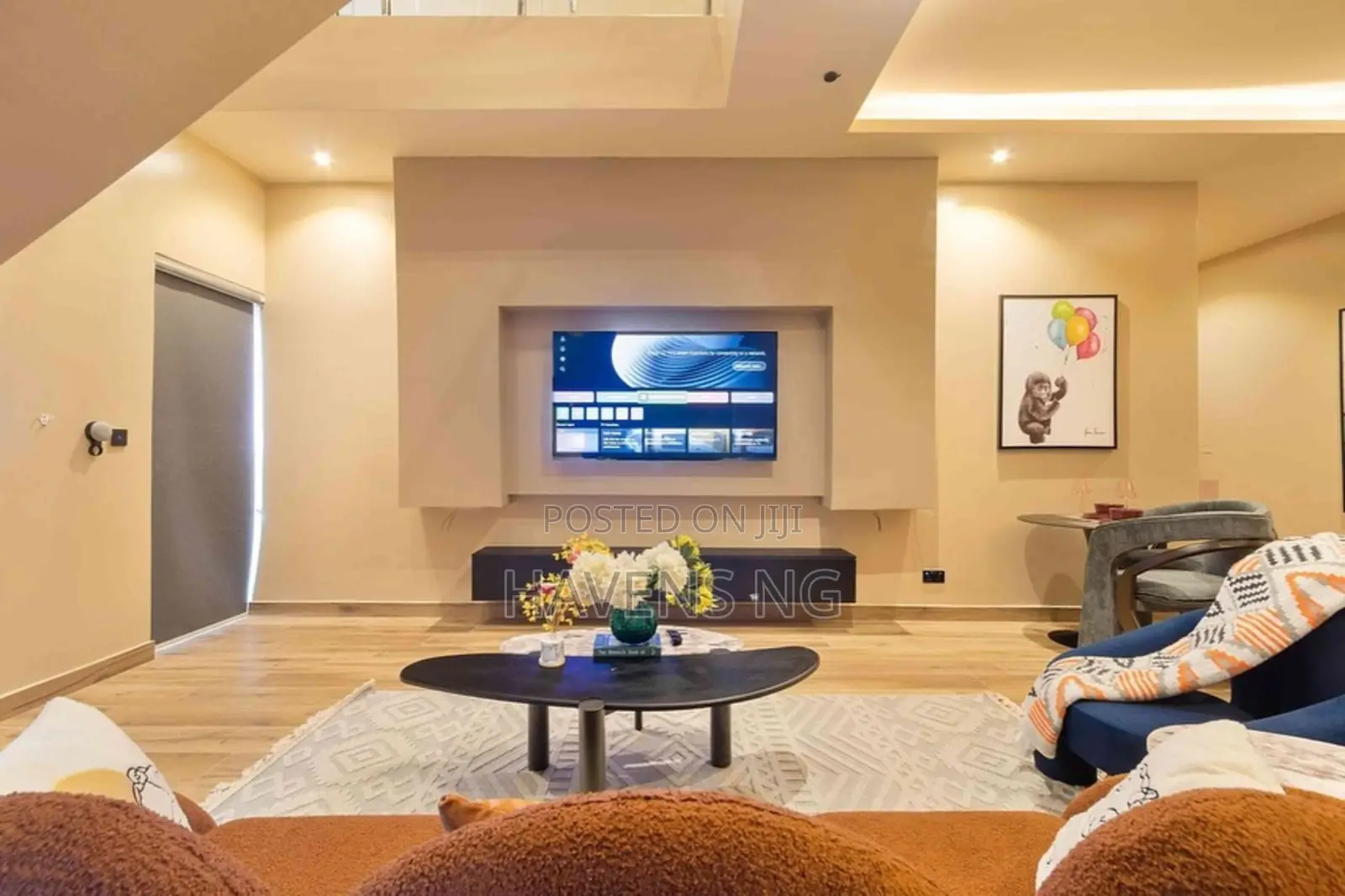 Luxurious 1-Bedroom Loft Apartment With City Views in Ikate