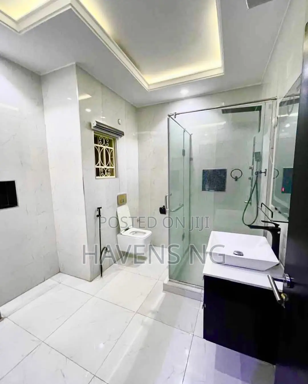 Spacious Studio Apartment Available for Shortlet in Osapa london