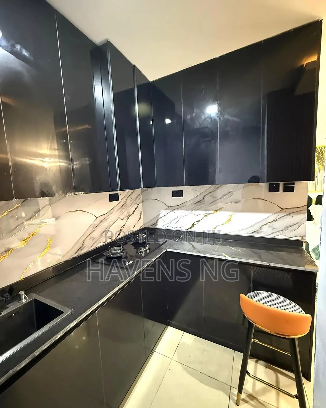 Spacious Studio Apartment Available for Shortlet in Osapa london