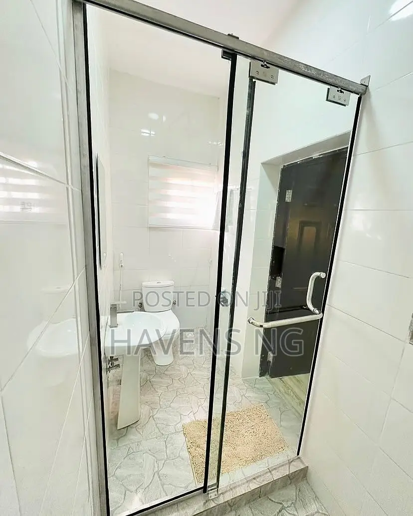 Experience Luxury in This 2-Bedroom Apartment in Jahi
