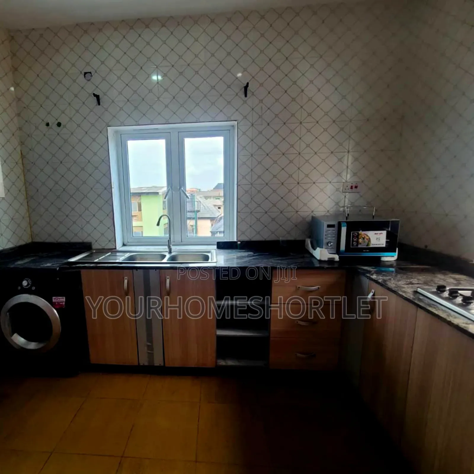 3 Bedroom Apartment With Pool That Allows Mini Get Together in Airport Road / Ikeja