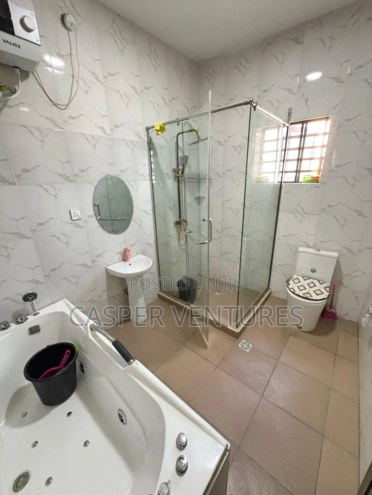 Spacious Masterbedroom Shortlet in Ologolo
