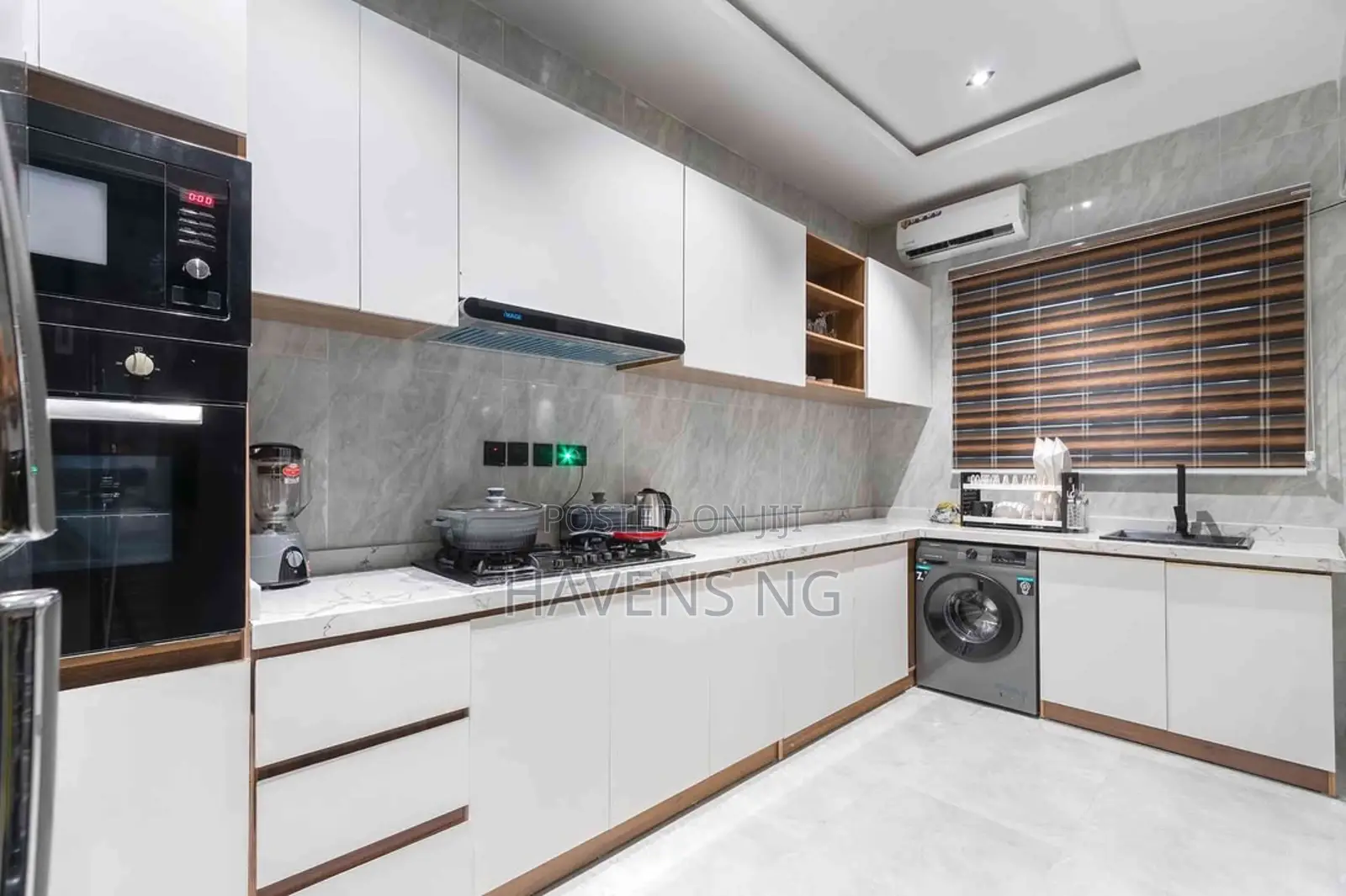 Stylish 2-Bedroom Apartment in Ikate With Pool. in Ikate