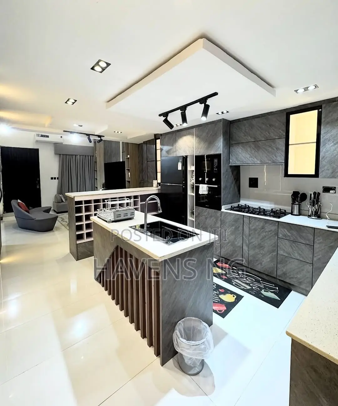 Luxury 2-Bedroom Terrace for Short Let. in Dape