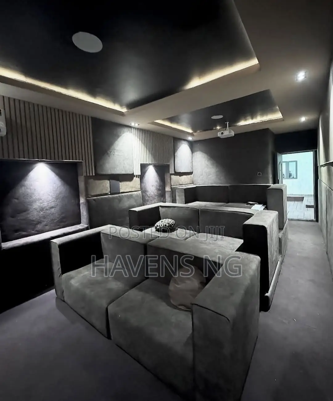 Luxury 2-Bedroom Terrace for Short Let. in Dape