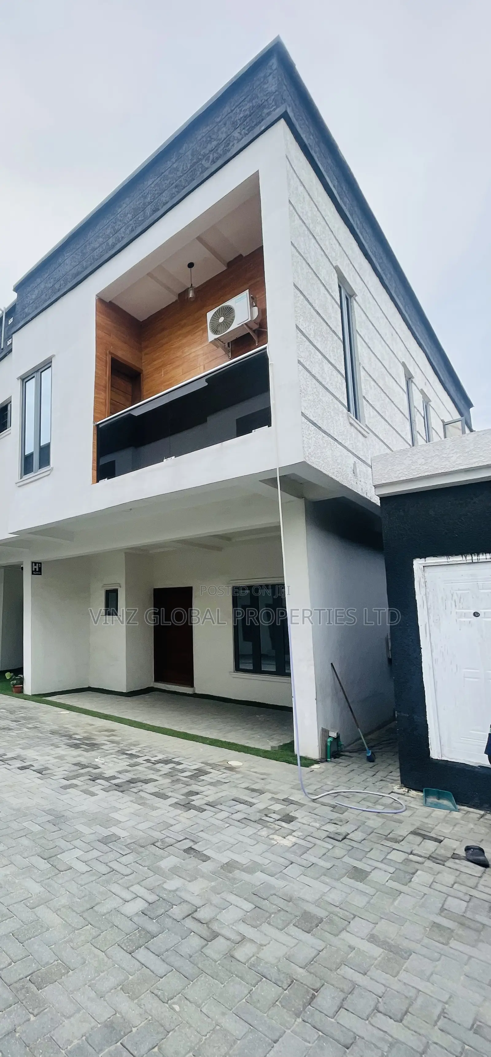 Luxury 2 Bedroom Duplex With Play Station 24/7 Electrcity in Lekki