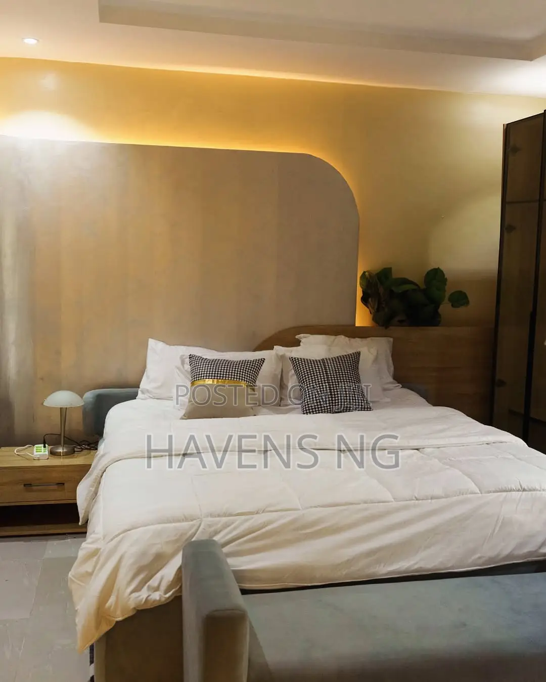 The Penthouse/Private Rooftop Lounge Apartment. in Ikate