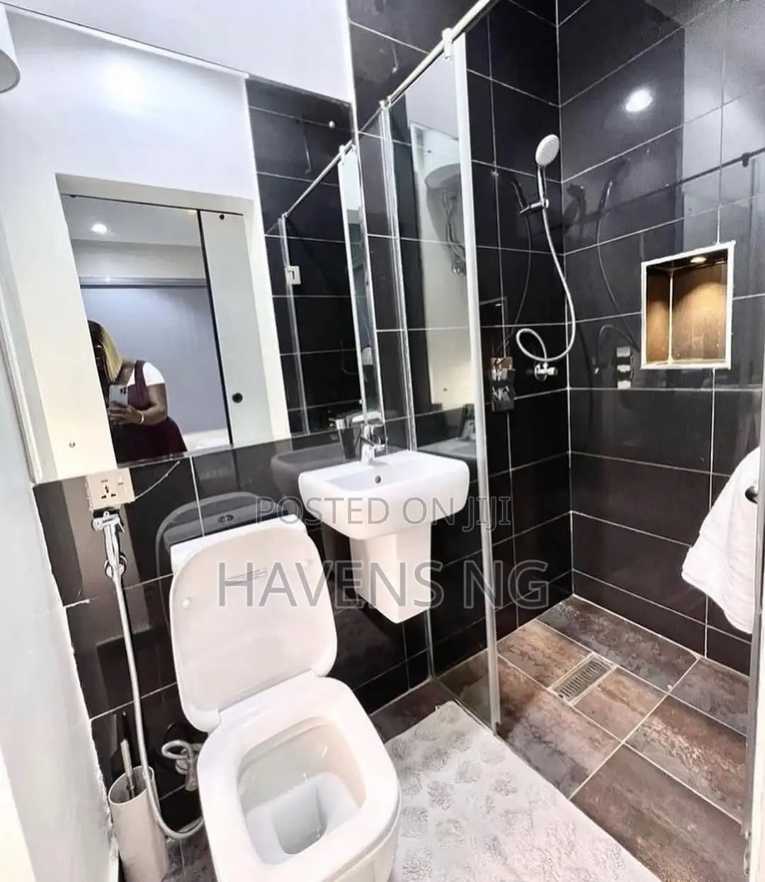 Exquisite Two Bedroom Apartment in Mabushi
