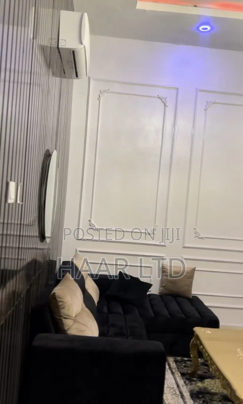 Weekly Room Per Week With 24hrs Light,Wi-Fi and Pool in Lekki Phase 2