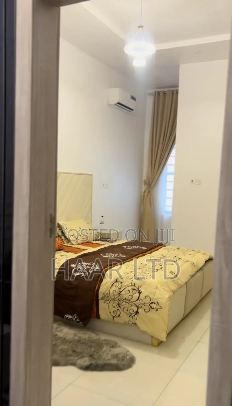 Weekly Room Per Week With 24hrs Light,Wi-Fi and Pool in Lekki Phase 2
