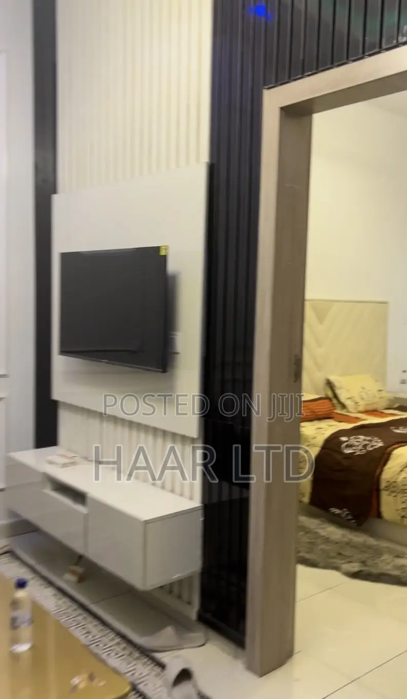 Weekly Room Per Week With 24hrs Light,Wi-Fi and Pool in Lekki Phase 2