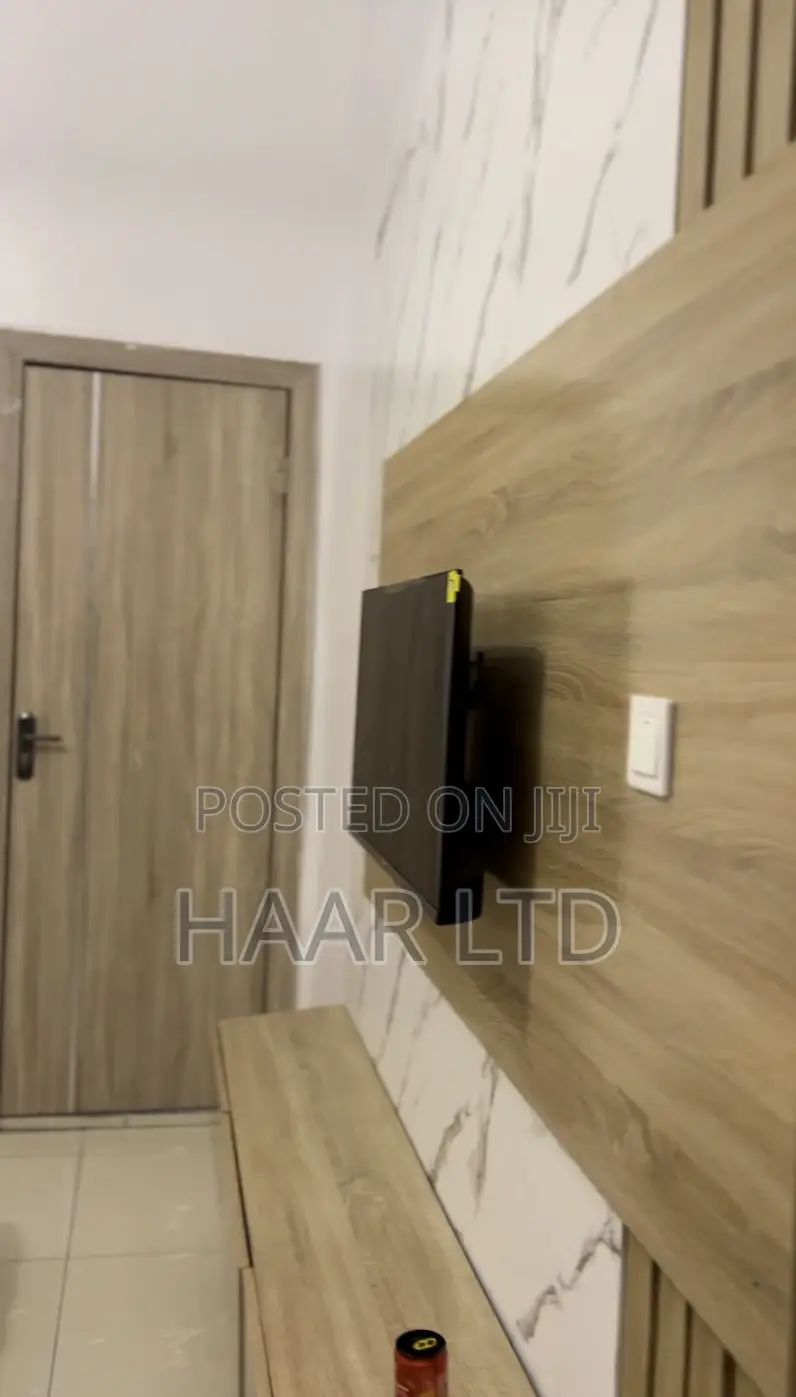 Weekly Room Per Week With 24hrs Light,Wi-Fi and Pool in Lekki Phase 2