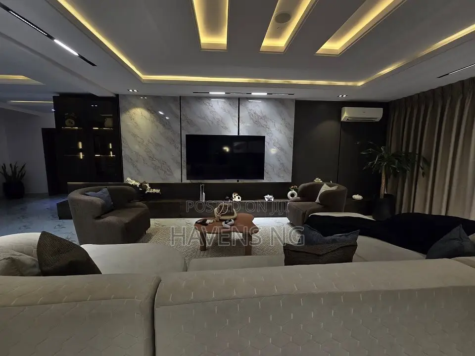 Premium and Luxury 3-Bedroom Apartment in 1004