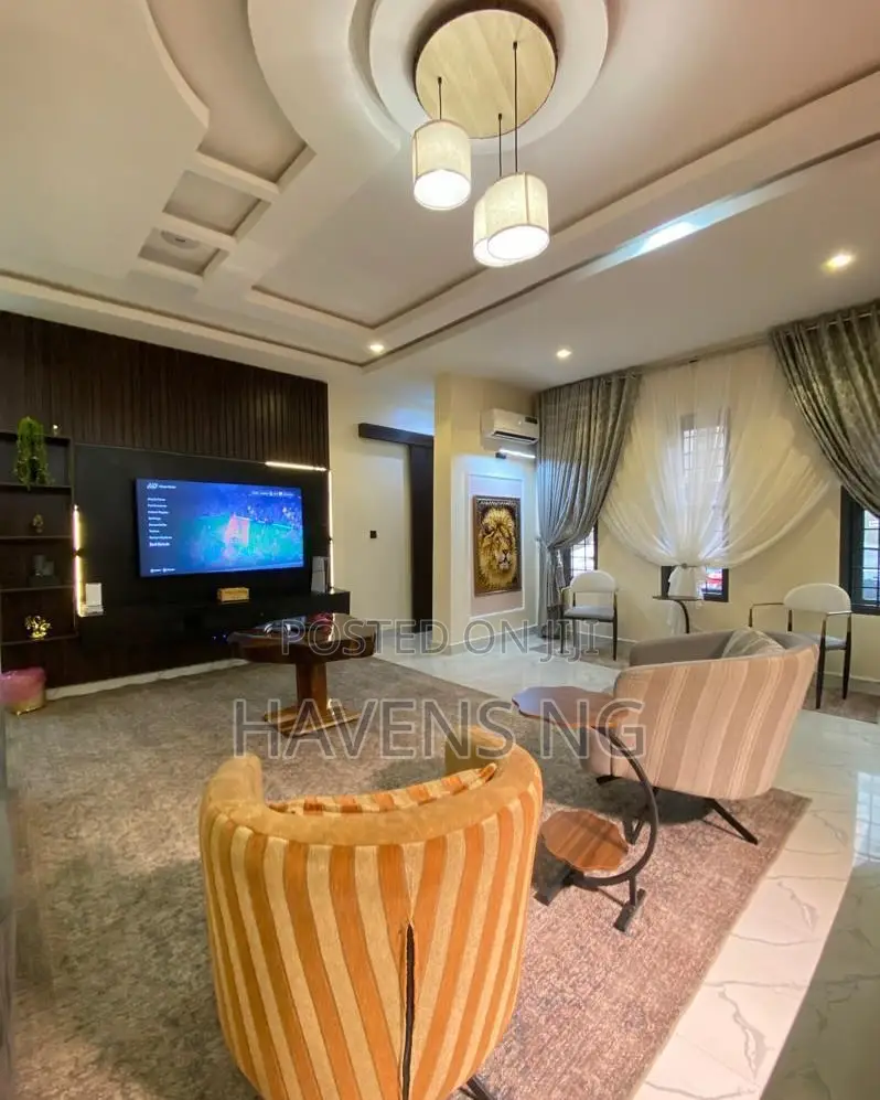 Luxury 3-Bedroom Apartment in Jahi