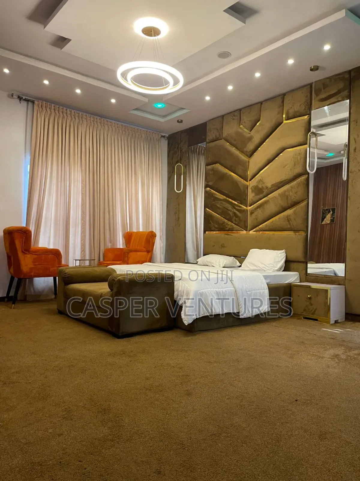 Colorful and Cozy Masterbedroom in Osapa london