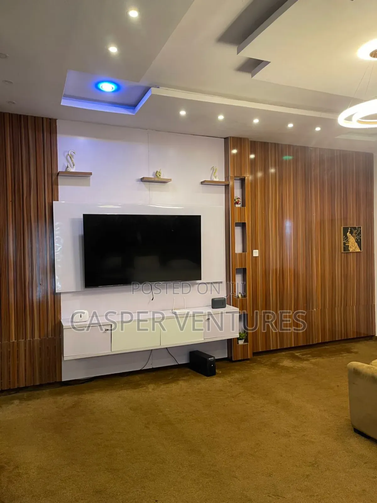 Colorful and Cozy Masterbedroom in Osapa london