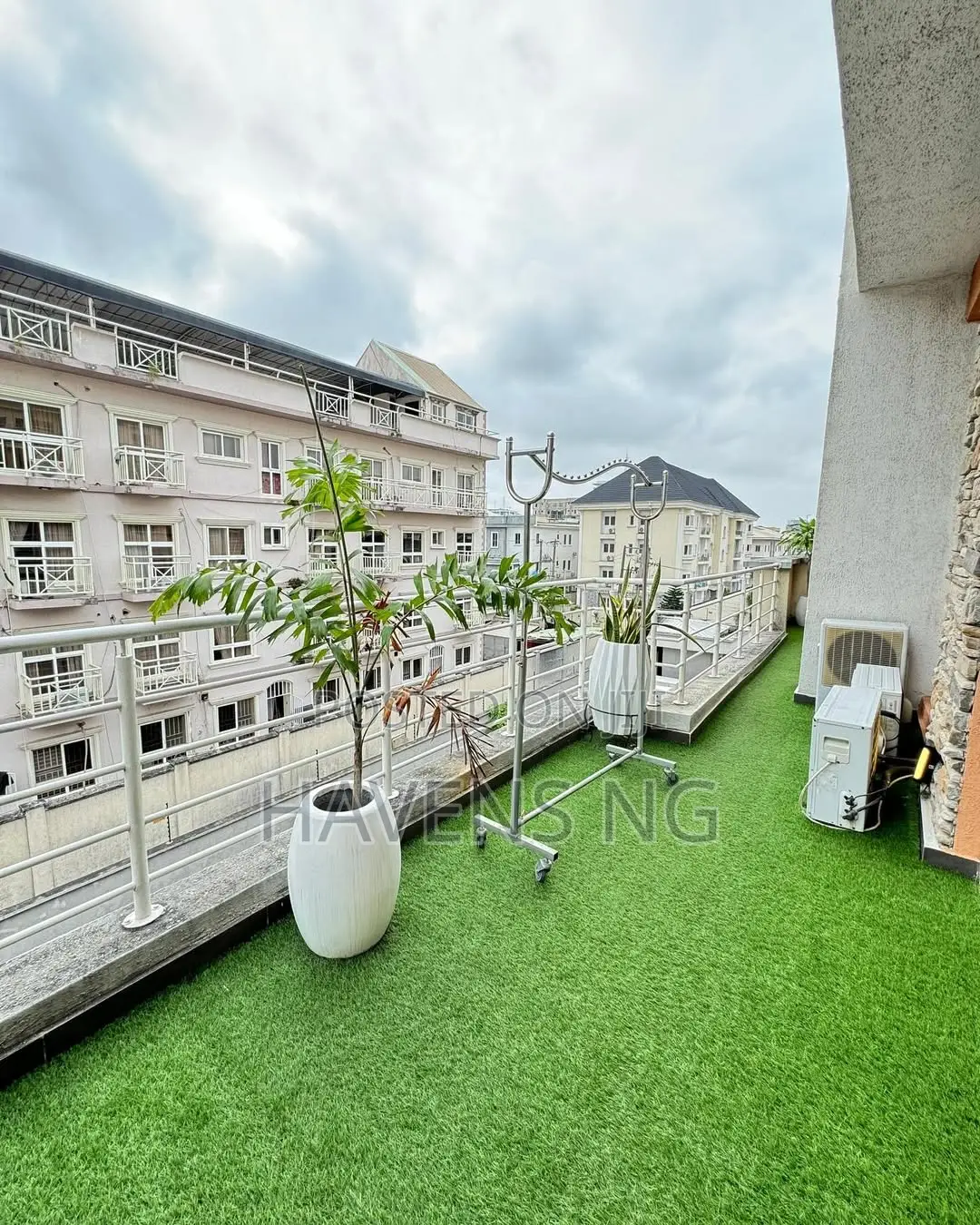 Luxury 2-Bedroom Penthouse With Private, Pool in 1004