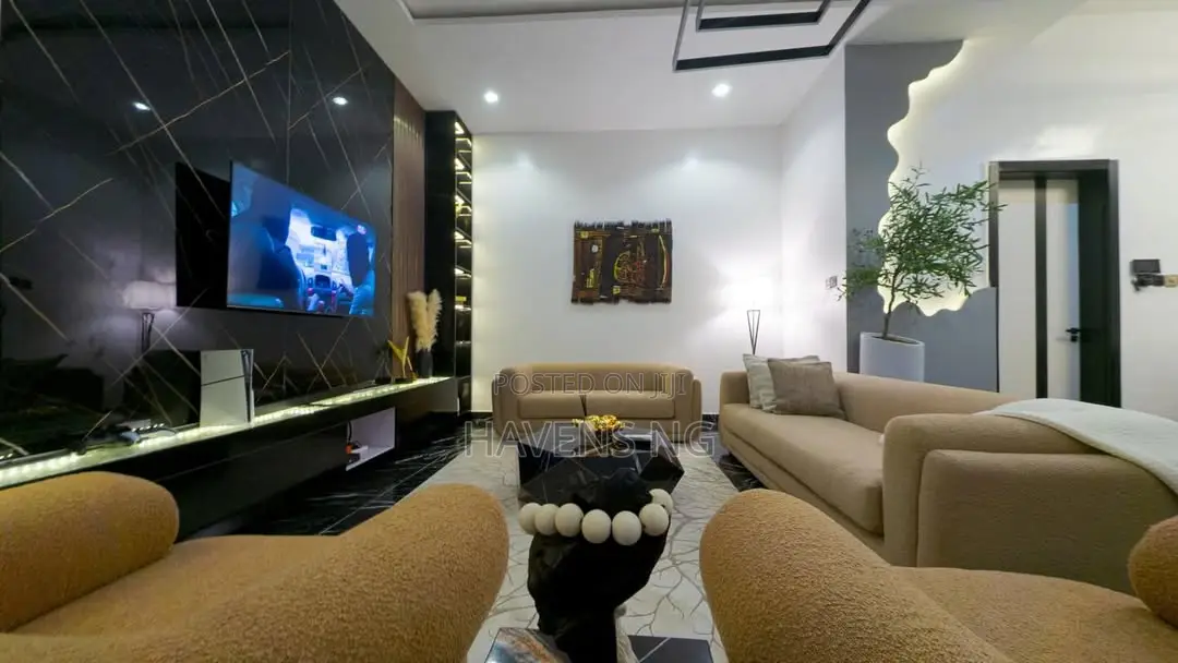 Luxurious 4-Bedroom Apartment With Private Rooftop, Cinema in Ikate