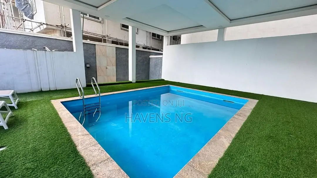 Luxurious 4-Bedroom Apartment With Private Rooftop, Cinema in Ikate