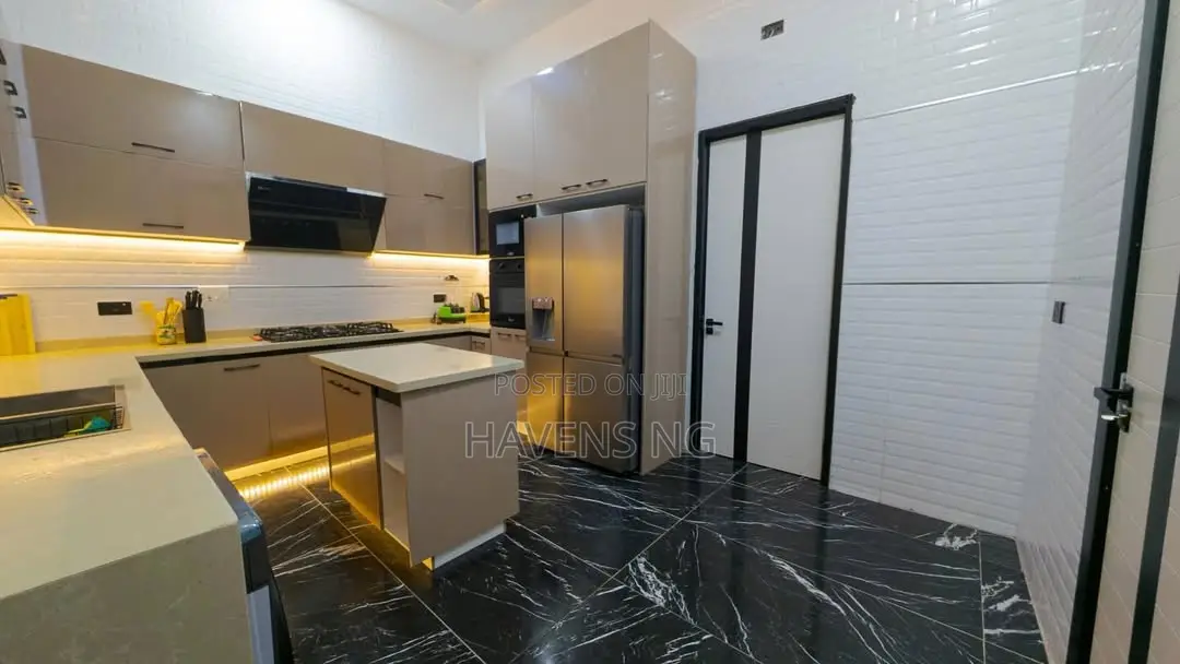 Luxurious 4-Bedroom Apartment With Private Rooftop, Cinema in Ikate