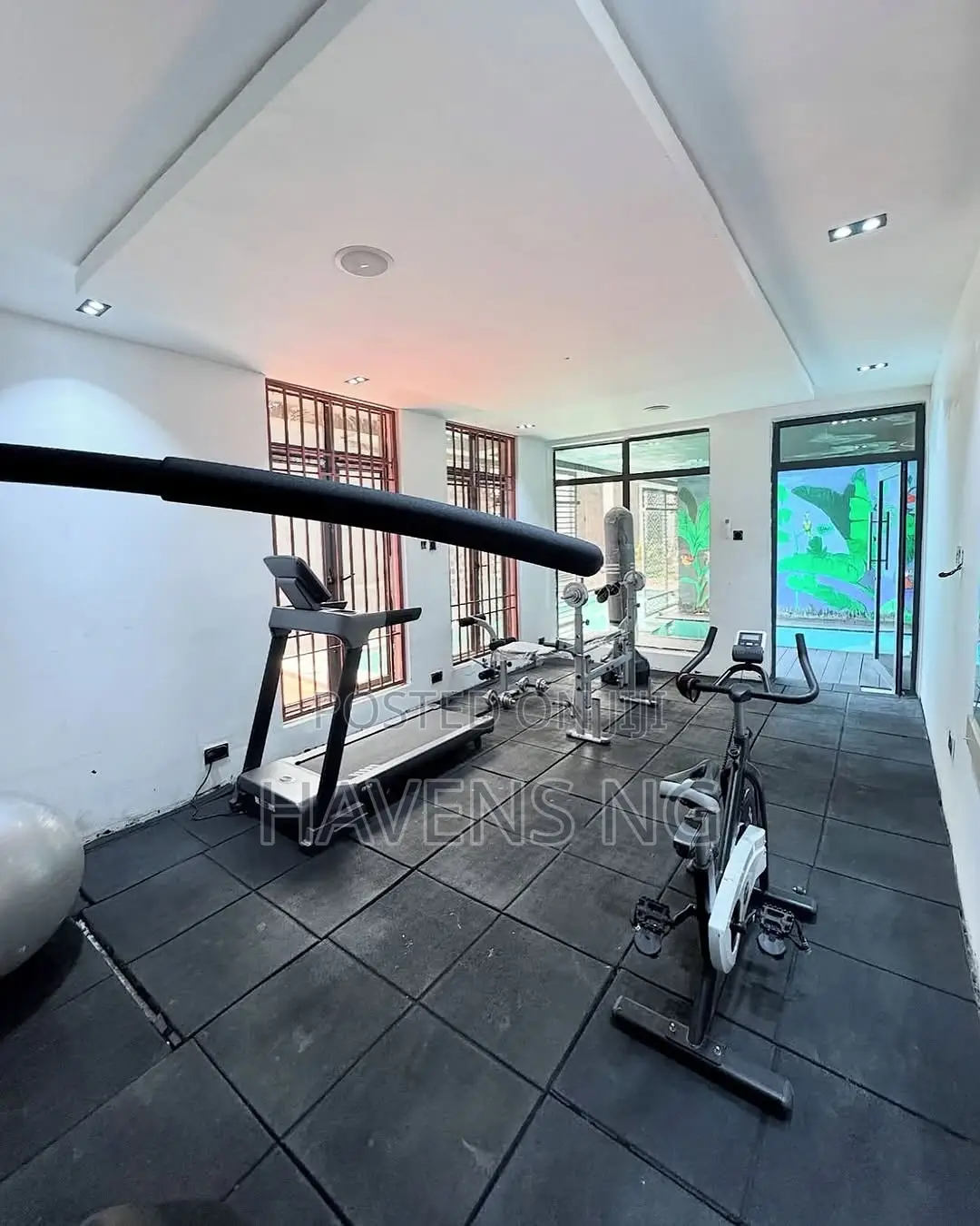 Luxury 2-Bedroom Maisonette With Cinema, Outdoor Cabana in Life Camp