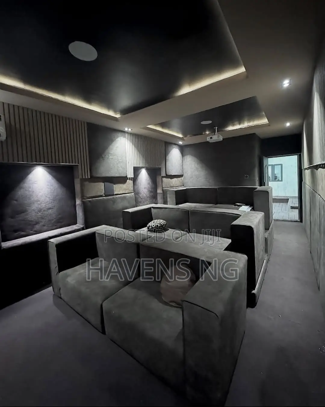 Luxury 2-Bedroom Maisonette With Cinema, Outdoor Cabana in Life Camp