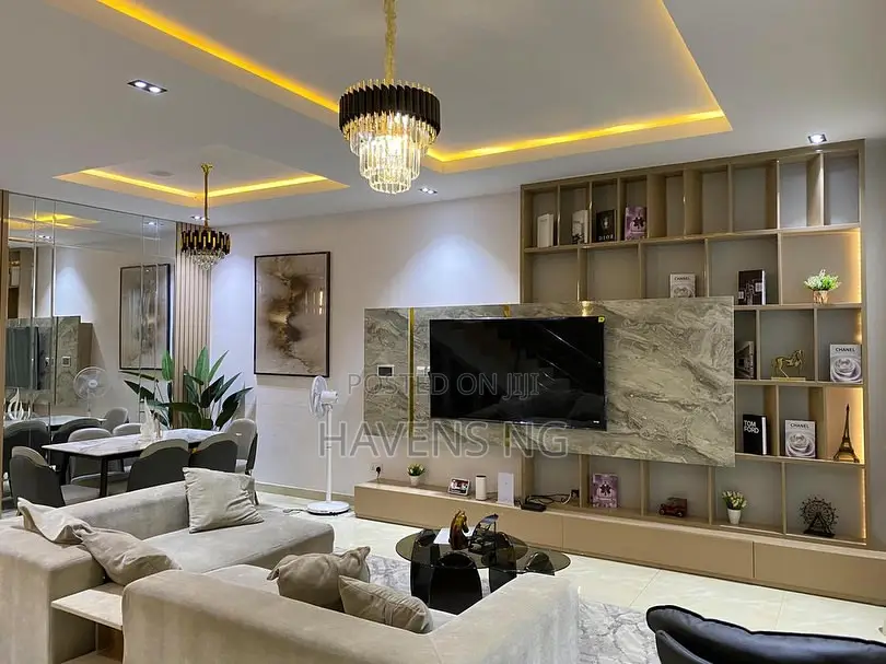Luxurious 3-Bedroom Apartment | Short Stay in Osapa london