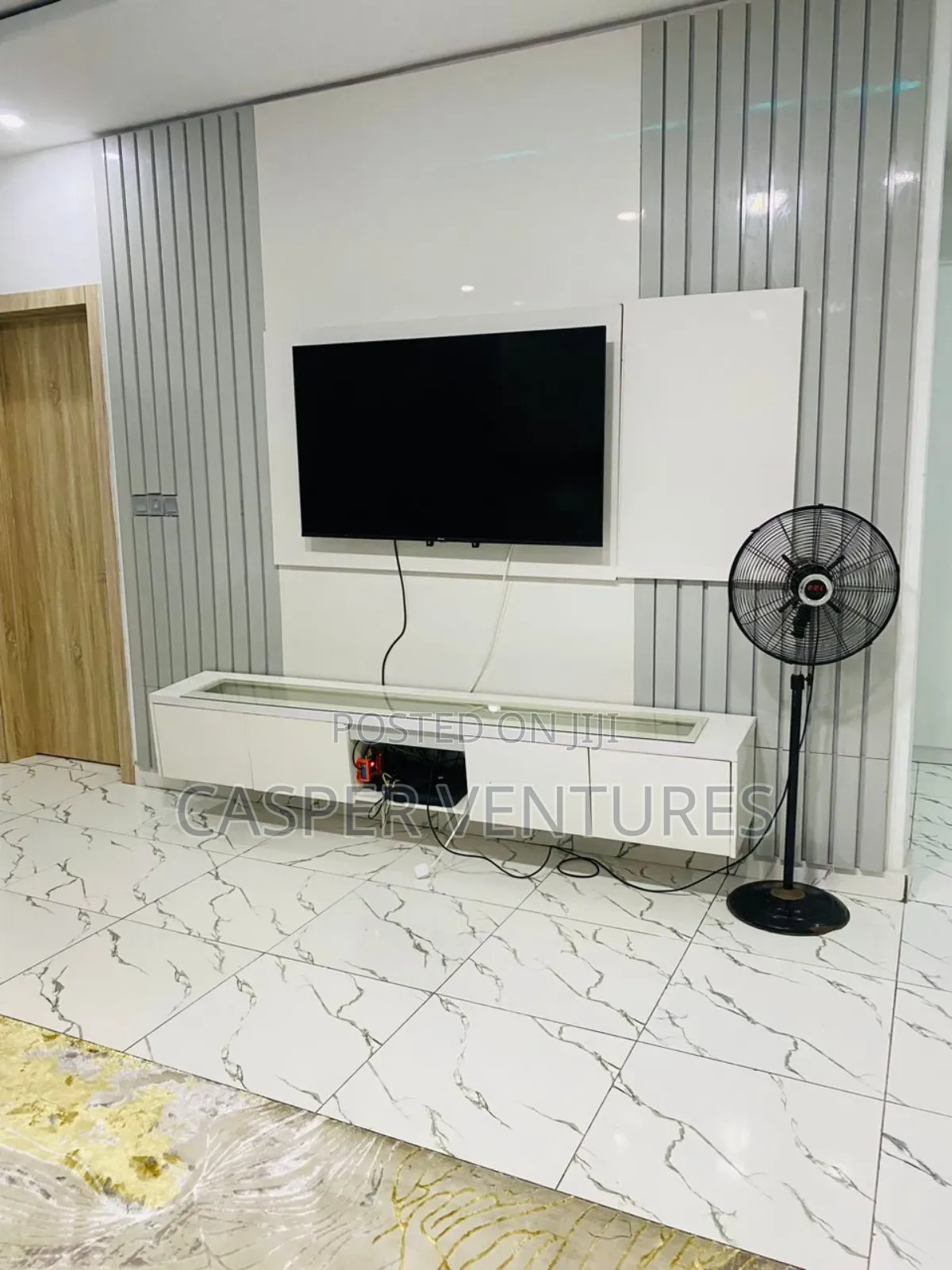Furnished Kingsize Masterbedroom in Chevron