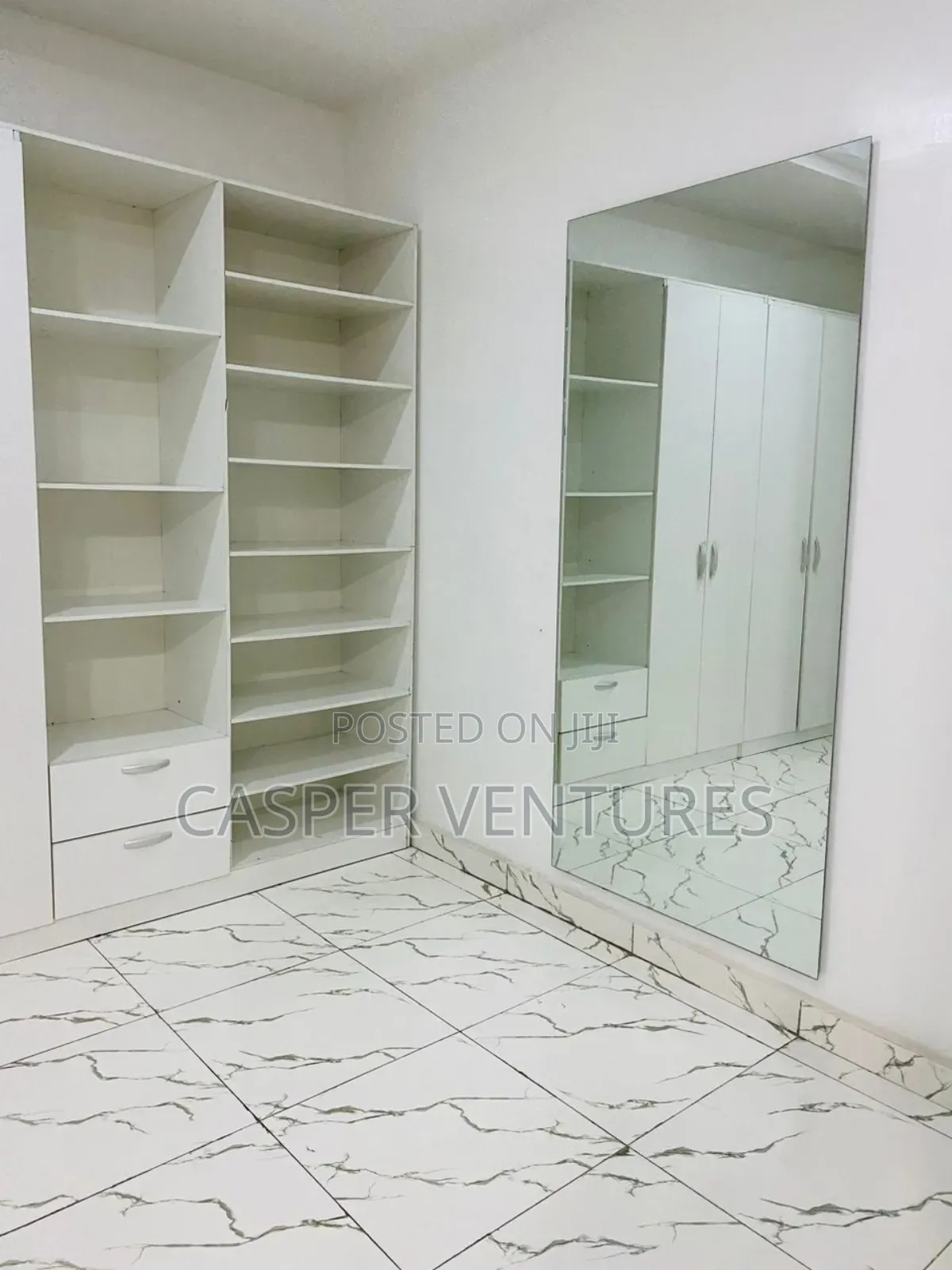 Furnished Kingsize Masterbedroom in Chevron